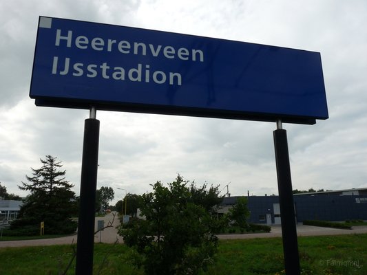 Station heerenveen ijsstadion   foto stationsbord