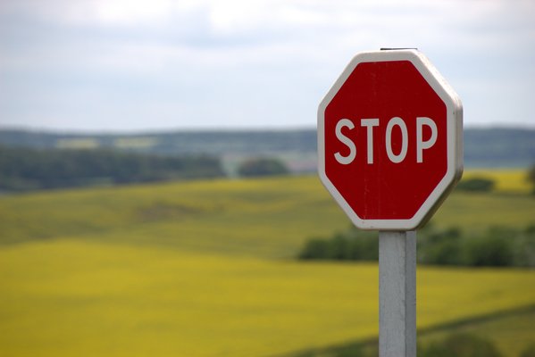 Red stop sign 39080