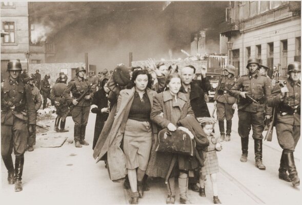 Family marching jews head column way warsaw 1943 978984415