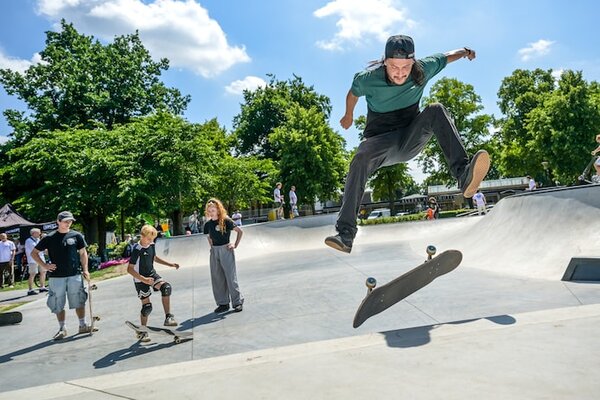 Opening van het skatepark door de wethouder met veel workshops