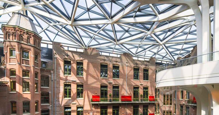 Atrium 5