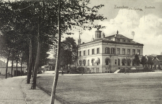 Behoud en bescherm het plein de Burcht